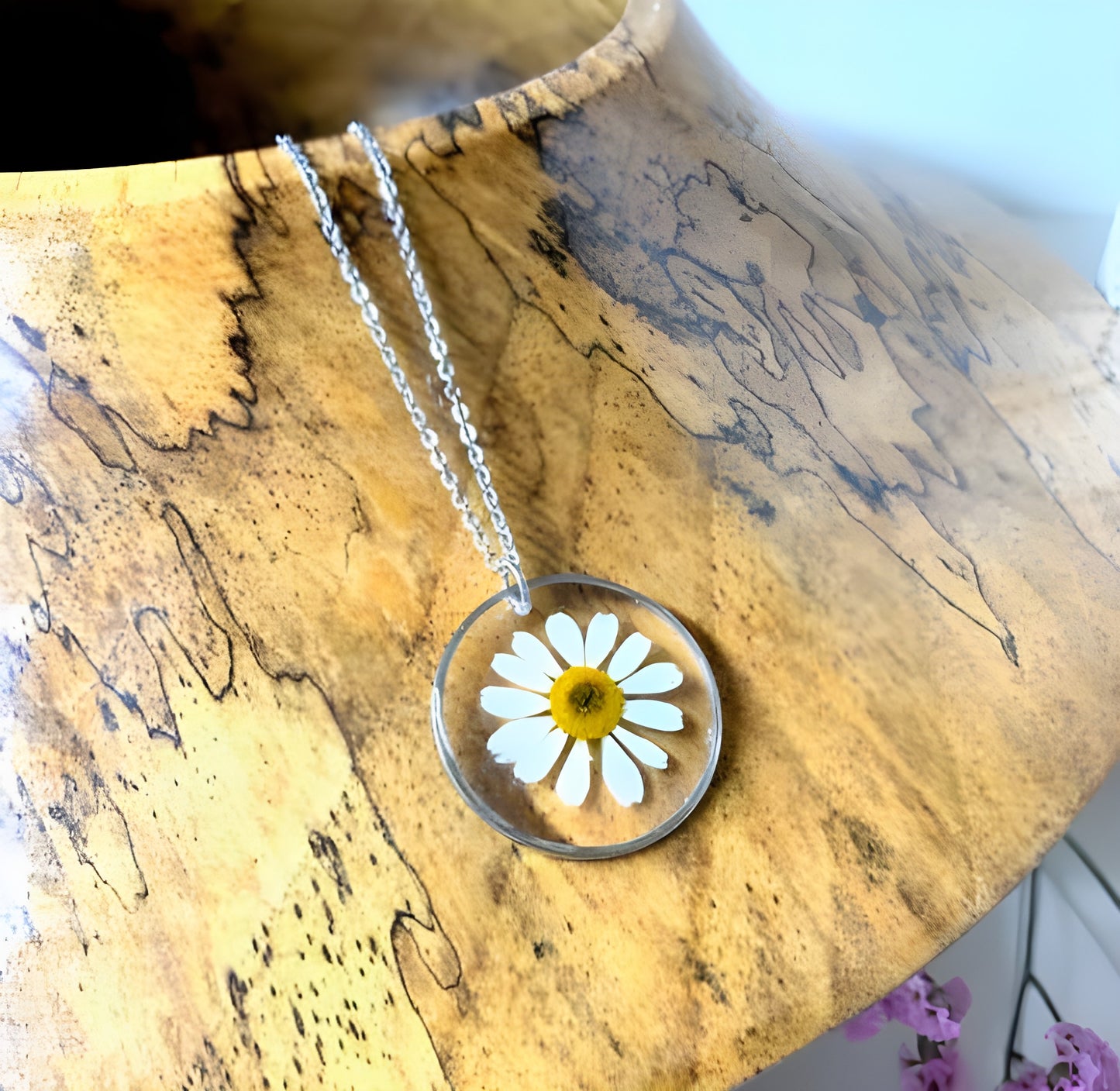 White Daisy Pendant Chain